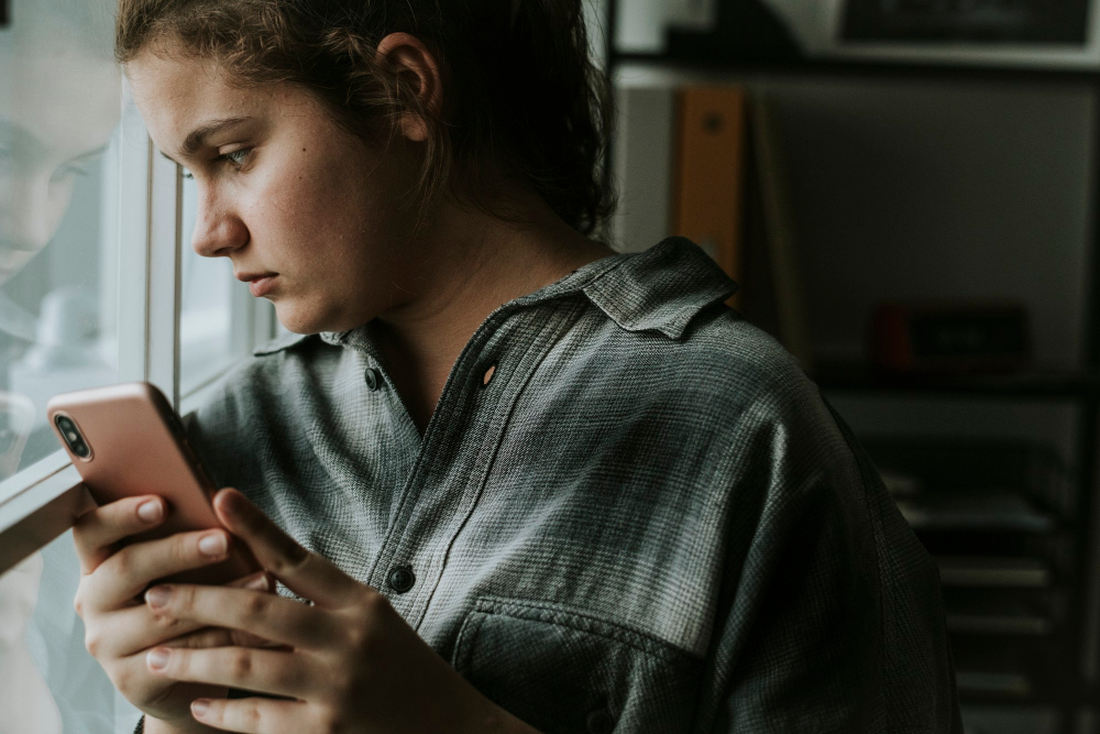 teen-girl-bullied-through-social-media1